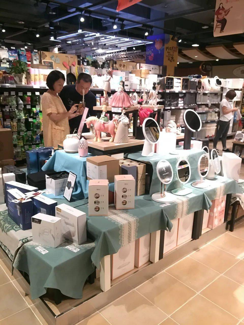 匠心獨運，美學呈現(xiàn)——胖東來九月化妝品陳列藝術賞析